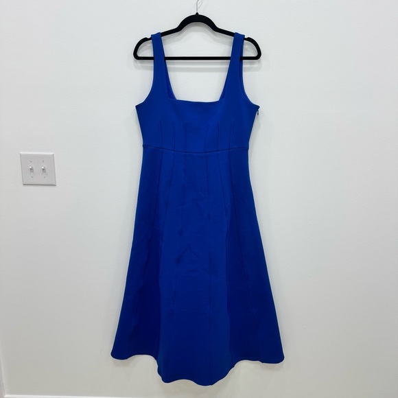 Tuckernuck Azure Jersey Double Knit Julietta Dress Royal Blue
Square neck - Picture 8 of 13